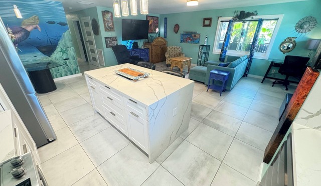 Luxurious 3-Bedroom Key West Home with WiFi, EV charging, AC & Tropical Vibes!