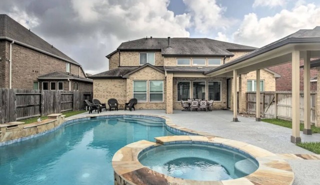 "Luxurious 3-Bedroom Mansion with Heavenly Heated Pool and Jacuzzi Retreat"