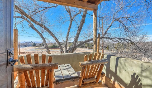 Luxurious 3-bedroom house with WiFi, AC in amazing Albuquerque