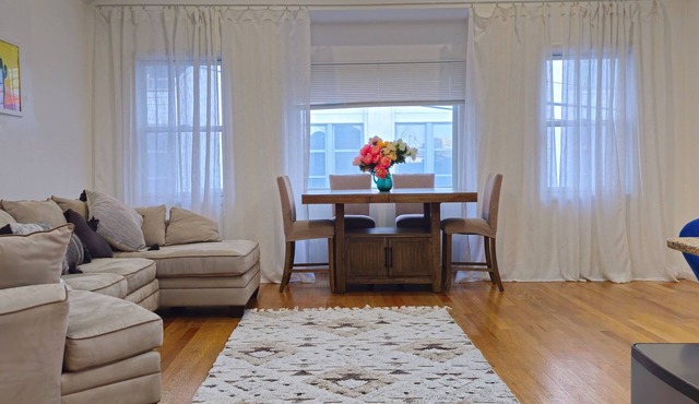 Luxurious 3 bedroom Condo in Jersey City. 10 mins Walk to JSQ Path station