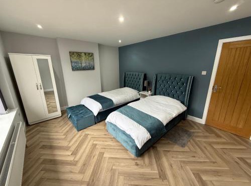 Luxurious 3 bedrooms flat near New Cross,Wolverhampton No Parties or events