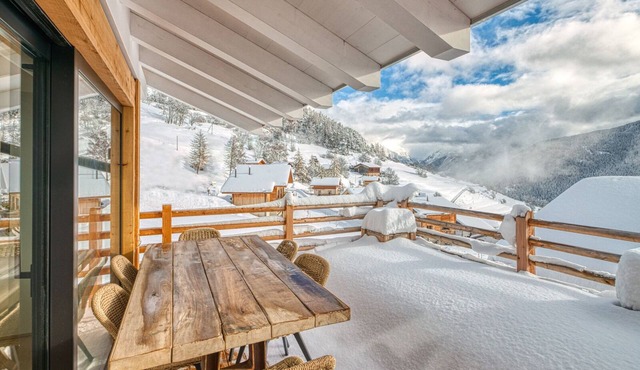 LUXURIOUS 3 BR COTTAGE IN LE LEVRON