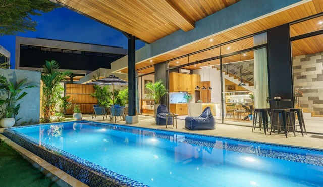 Luxurious 3 BR villa in key location, Seminyak near Sunset Road