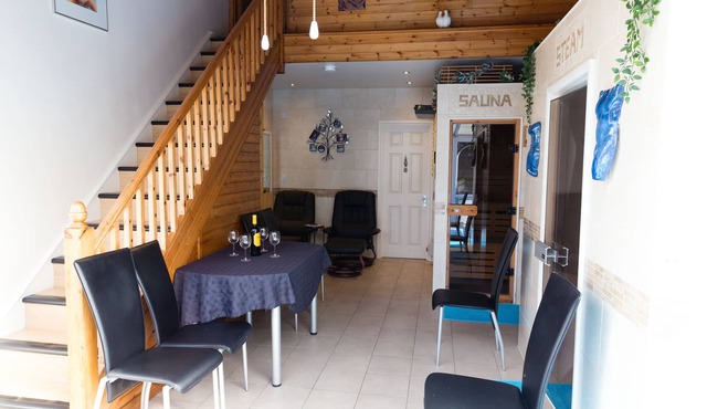 Luxurious 3 double bed property, all ensuite, plus sauna, steam room, hot tub