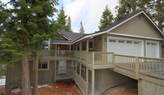Luxurious 3700 Sq Ft. 5 Bedroom Home With Stunning Mountain Views