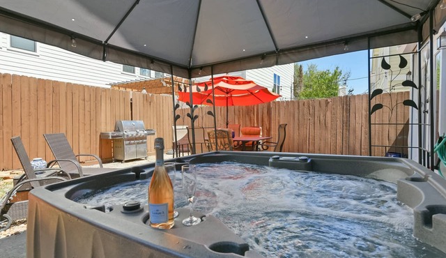 Luxurious 3BR 2.5BA Home with Hot Tub in Top Area