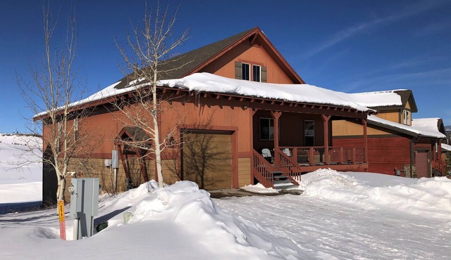 Luxurious 3br/3ba house 4 blks 2 Granby Rnch,xbox,foosball,2Kng bd,bunk beds F/T