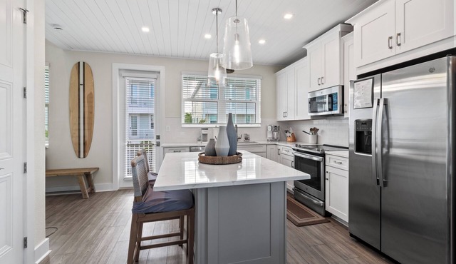 Luxurious 3BR Home Near IMG & AMI Beaches