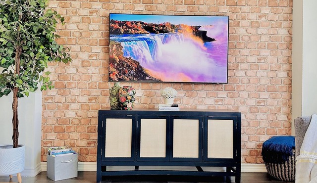 Luxurious 3BR Home with Hot Tub