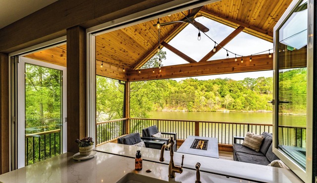 Luxurious 3BR on Lake Saluda w/Kayaks, Fire Pit