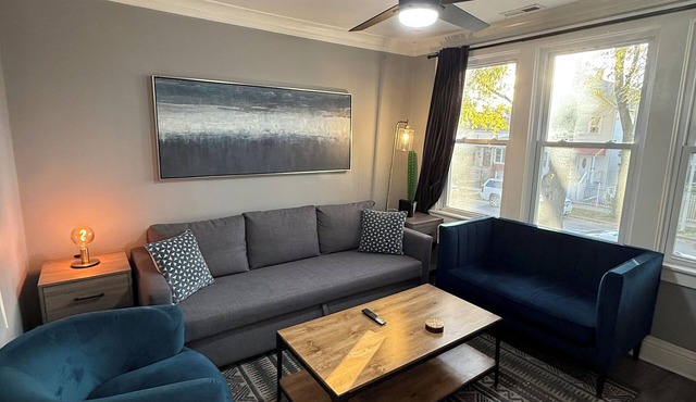 Luxurious 3Br with parking on premises 🌔