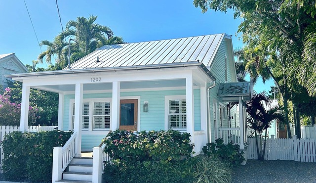-LUXURIOUS 4 Bd, 3.5 Bth off DUVAL-OLD TOWN-Modern, Pool/hot tub-Separate Studio