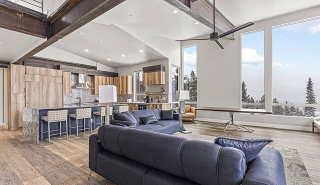 Luxurious 4 BDR Townhome w/Stunning Alpine Views