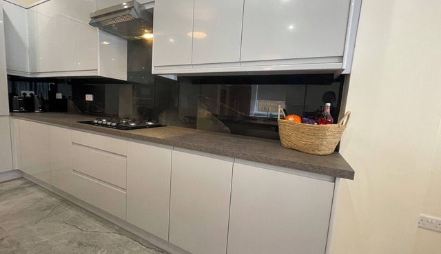 Luxurious 4 Bdroom Family Home