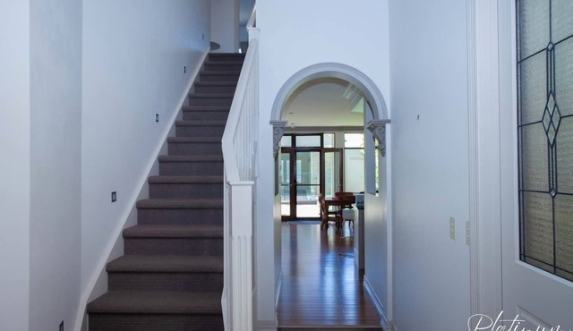 Luxurious 4 bedroom home just a stones throw from the town centre