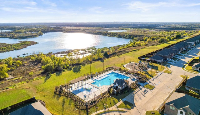Luxurious 4-Bed Home in Aubrey TX