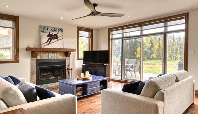 Luxurious 4 Bedroom ski & golf retreat