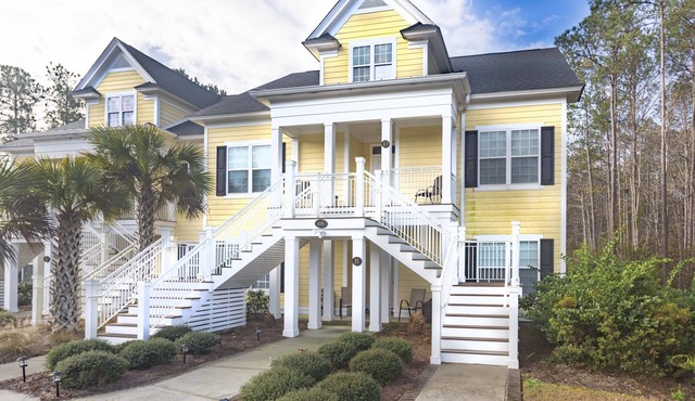 Luxurious 4 bedroom/4 bathroom condo steps away from TPC Unit D