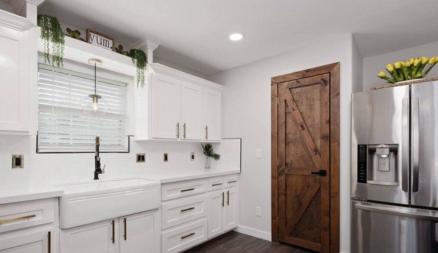 Luxurious 4 bedroom/4 bath home in established neighborhood
