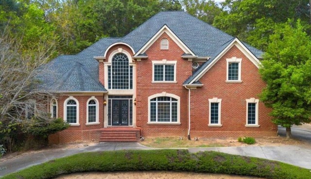 Luxurious 4-Bedroom Estate with Pool for Private/Corporate Getaways & Retreats