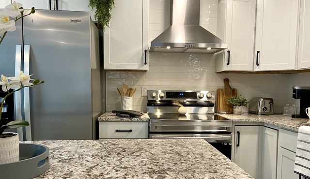 Luxurious 4 Bedrooms with 5 Beds and 3 Bath within Cascade neighborhood