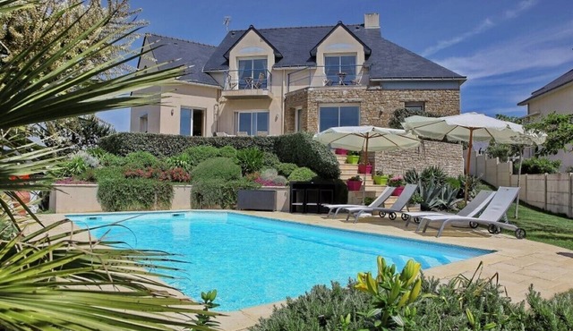 Luxurious 4 *contemporary villa near wild coast sea view heated pool
