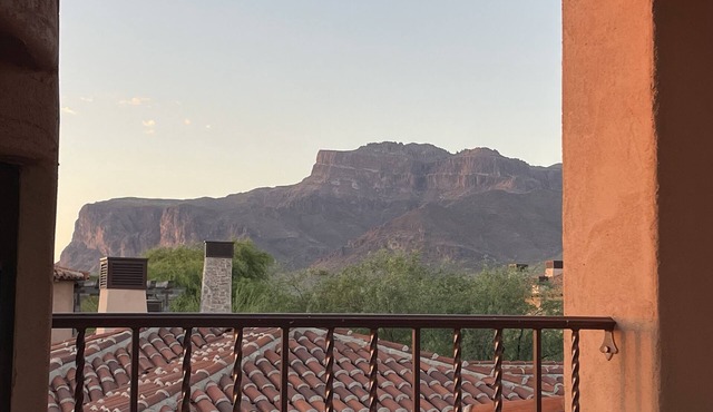 LUXURIOUS 4100+ sqft- 4 Bd 4.5 Bth Villa In Superstition Mountain Country Club