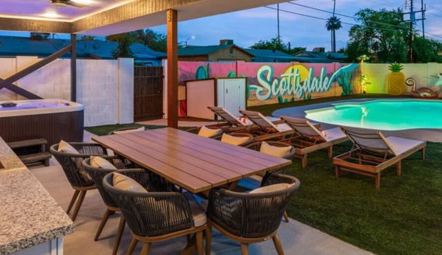 Luxurious 4B3B Home Scottsdale with Pool and Free Parking!