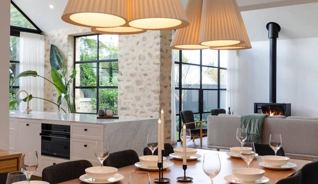 Luxurious 4BR 2 BTH light filled whole executive home