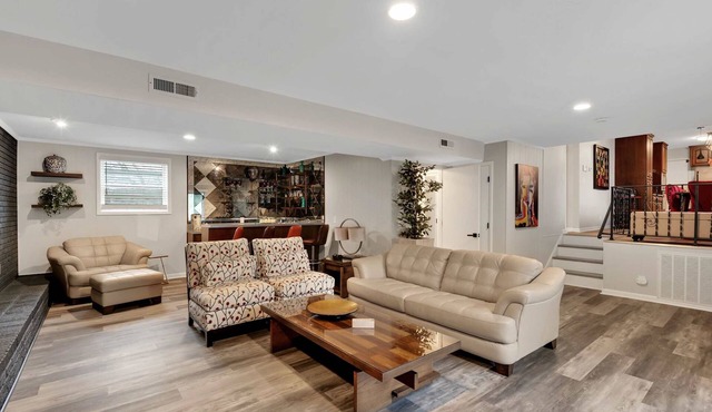Luxurious 4BR home, Pet friendly!