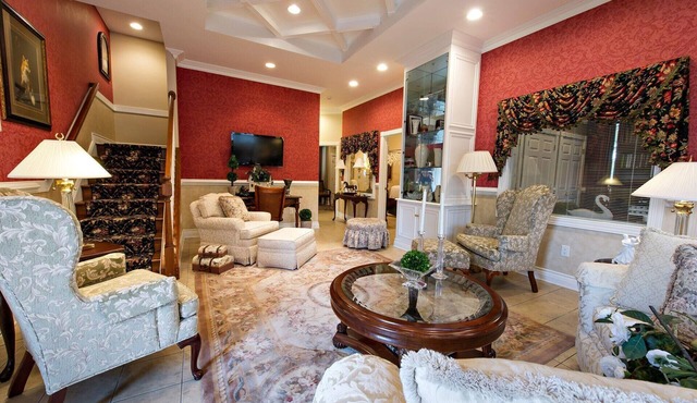 Luxurious 4BR, Private Pool, Heated Spa-Open Year-Round, Near Downtown!