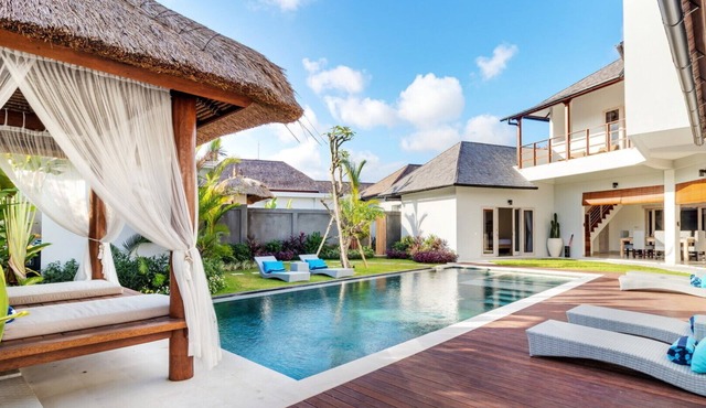 Luxurious 4BR Villa with Pool, Bali Villa 2206