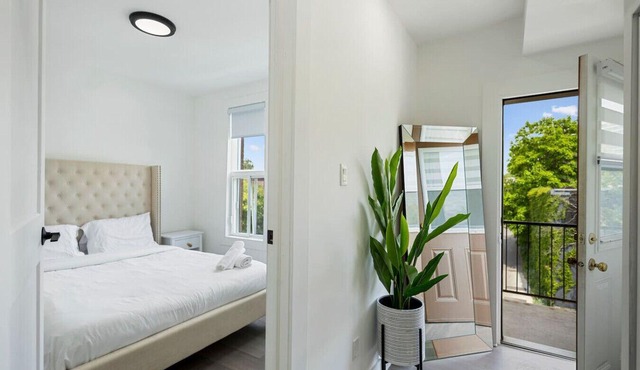 Luxurious 4BR with Sunny Deck Balcony