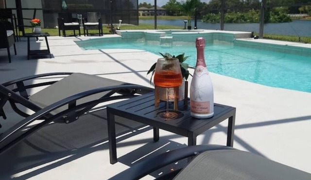 Luxurious 5-Bed Lakeview Villa Near Disney with Pool & Spa