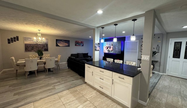 Luxurious 5-bedroom house with Game Room in Stone Mountain