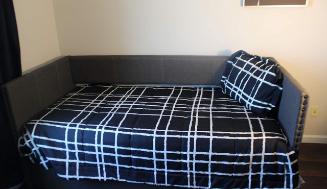 Luxurious 5-bedroom house in Elk Grove with Salt Water Pool and Spa