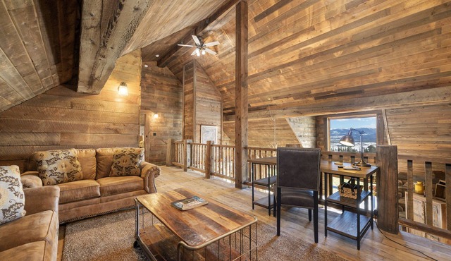 Luxurious 5 bedroom home - all you can dream & more!
