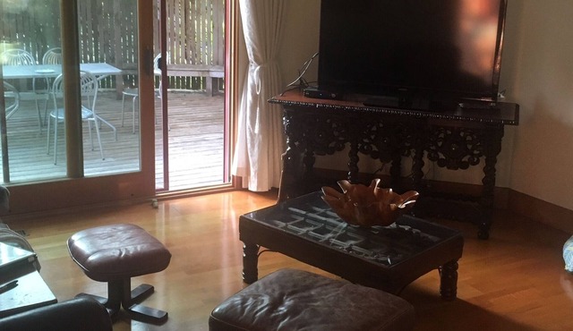 Luxurious 5 bedroom house downtown near lake and Queens