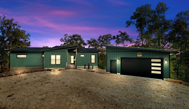 Luxurious 5-bedroom Treehouse with panoramic view of beautiful Alpine Lake.