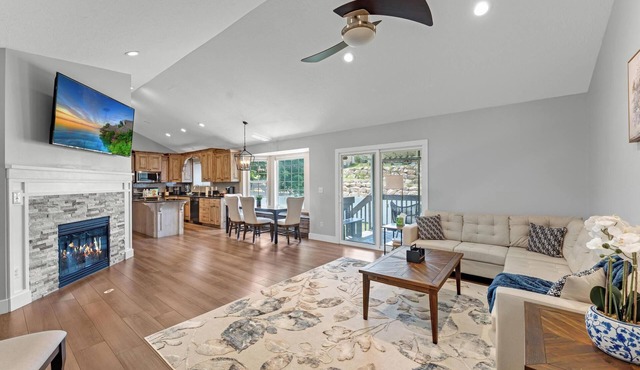 Luxurious 5-bedroom retreat w AC and WiFi in South Ogden. Hot Tub plus EV chgr