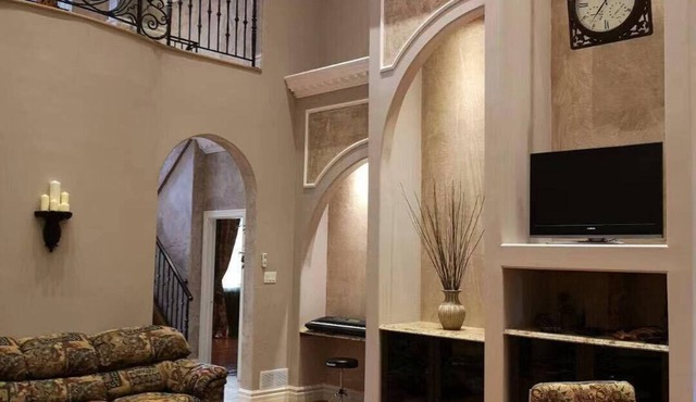 Luxurious 5 BR/3.5 BA Waterfront Over 5000 SqFt