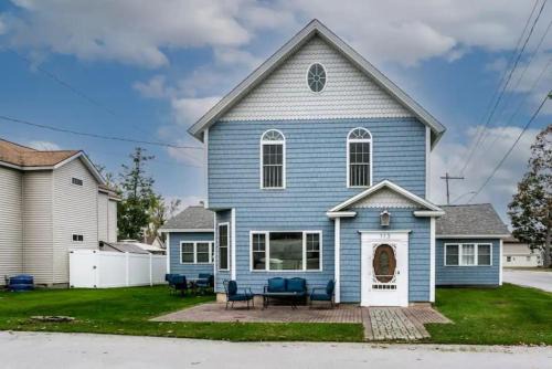 Luxurious 5 BR Home in the Heart of Sylvan Beach