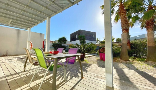 Luxurious 5-Room Villa with Private Pool, AC, and WIFI, 200m from Beach