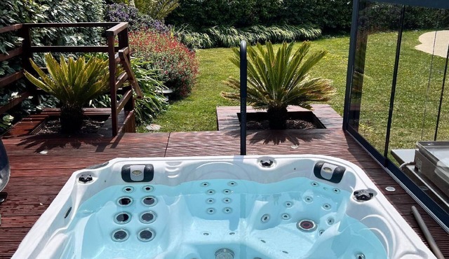 Luxurious 5 star villa by the sea with sauna jacuzzi