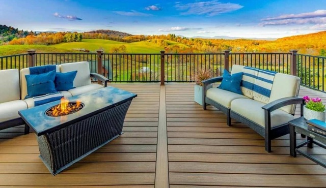 Luxurious 5 Star Stay, Mtn Views, Hot Tub, 1m to Blue Ridge Pkwy, Chef's Kitchen