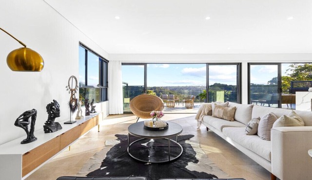 Luxurious 5Bed Sydney Escape w/Pool & Scenic Views- Perfect for Getaway/Retreat
