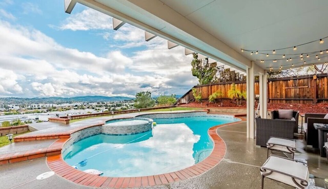Luxurious 5B4B Home with Pool and View