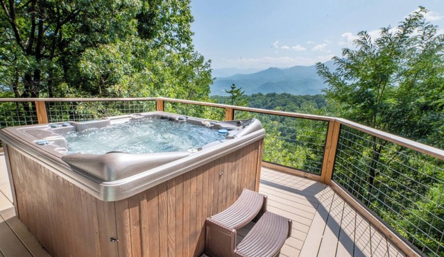 *Luxurious 5BD Chalet w/VIEWS! Hot Tub + Arcade*