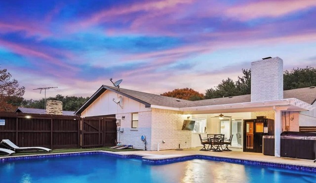 Luxurious 5BR/2B Home with Pool, Grill, Sauna & Game Room
