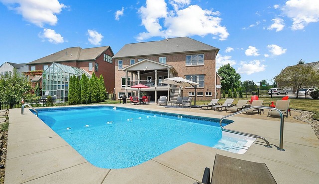 Luxurious 5BR Pool Paradise in Mason